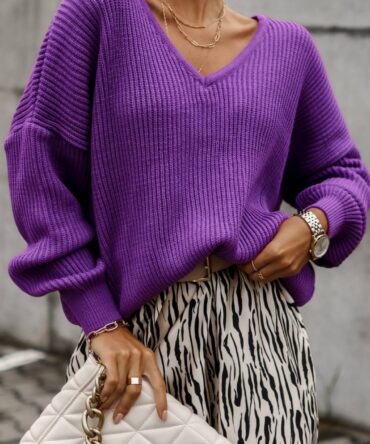 Sweter z dekoltem w serek SIMPLY fioletowy